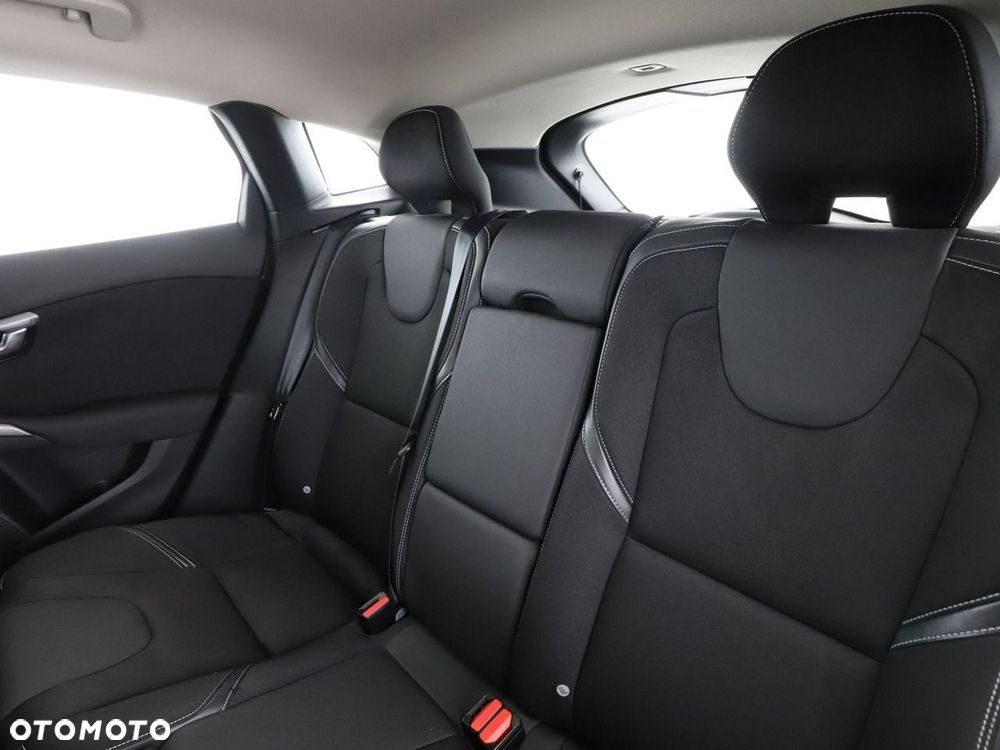 Volvo V40 T2 Momentum - 18