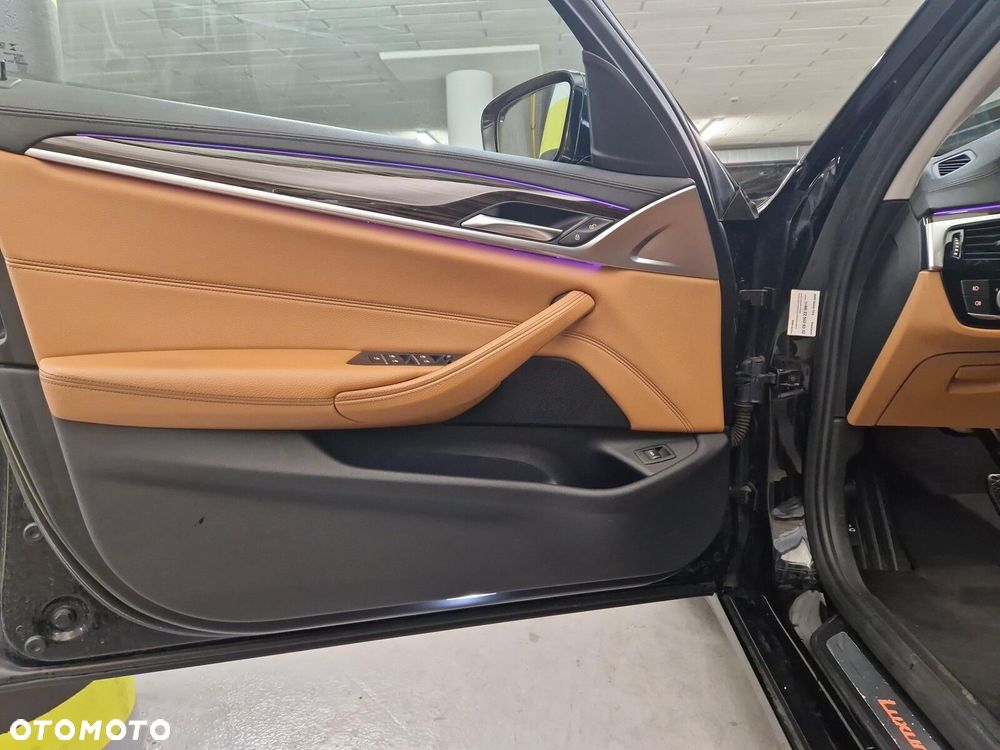 BMW Seria 5 520d Luxury Line sport - 11
