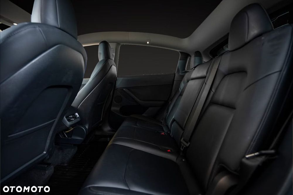 Tesla Model Y Long Range Dual Motor AWD - 6