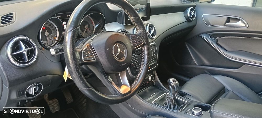 Mercedes-Benz GLA 180 - 12