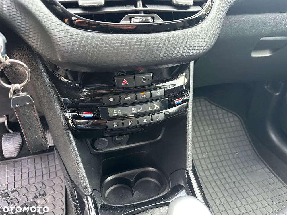 Peugeot 2008 - 15