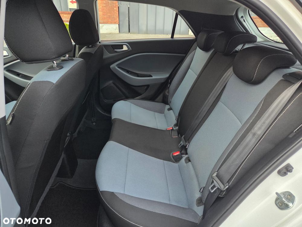 Hyundai i20 1.4 - 13