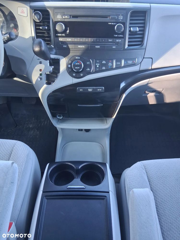 Toyota Sienna 3.5 V6 - 12