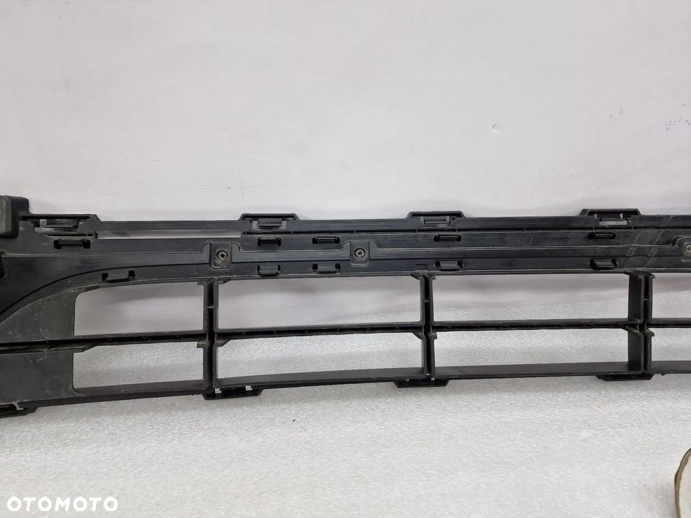 KIA VENGA LIFT 14- KRATKA ŚRODKOWA ZDERZAKA PRZEDNIEGO PRZÓD , NR 86560-1P500 , NR AUKCJI KR385 - 18