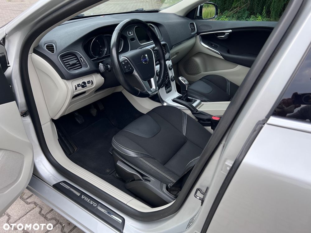 Volvo V40 D2 Momentum - 5
