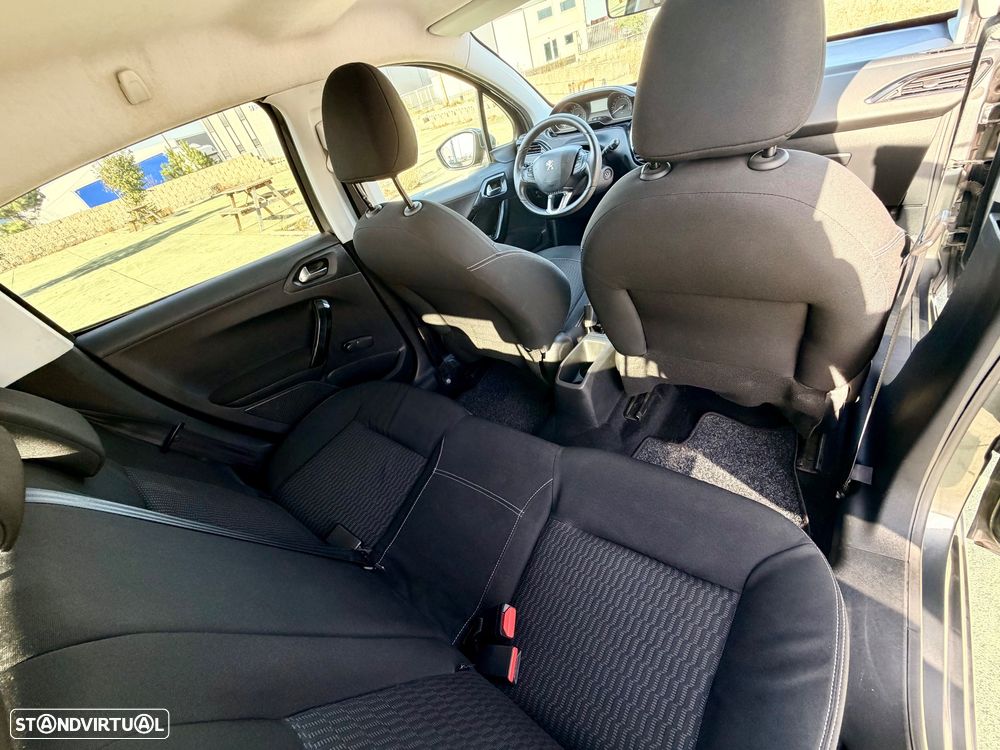 Peugeot 208 1.2 PureTech Style - 25