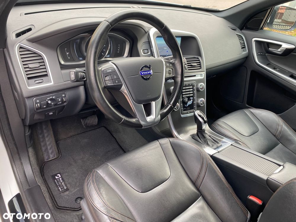 Volvo XC 60 D4 Drive-E Ocean Race - 11