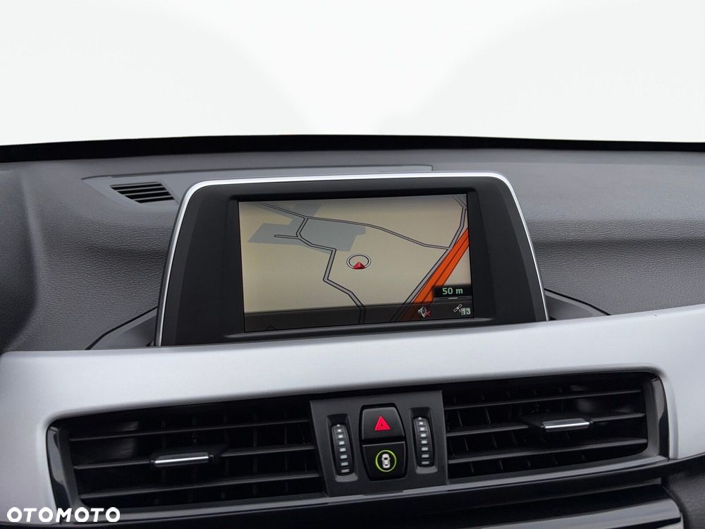 BMW X1 xDrive20i Advantage - 16