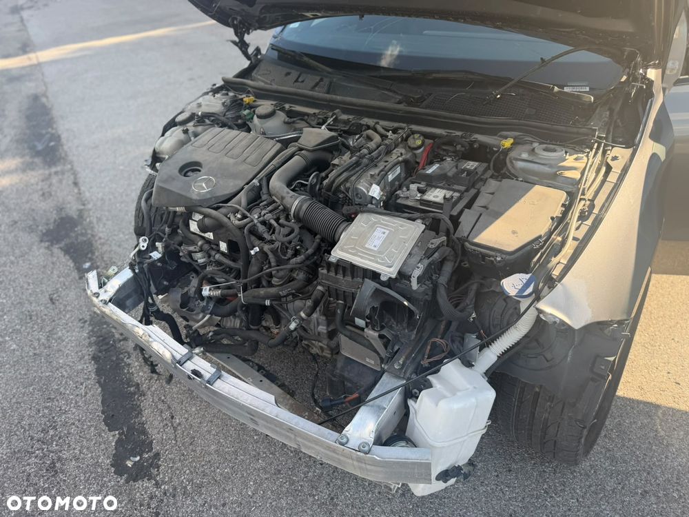 Mercedes-Benz CLA 250 e 8G-DCT AMG Line - 29