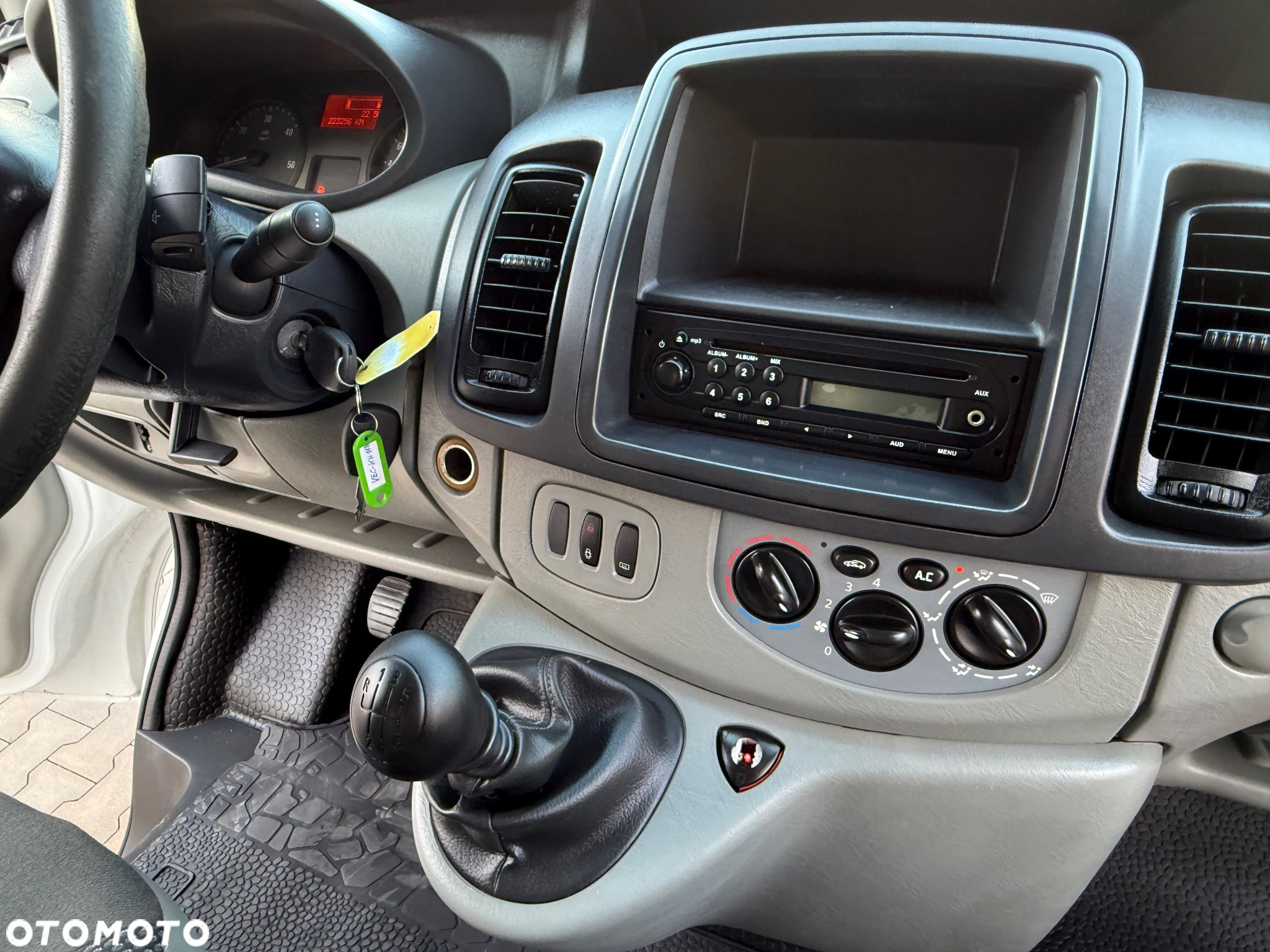 Opel Vivaro - 24