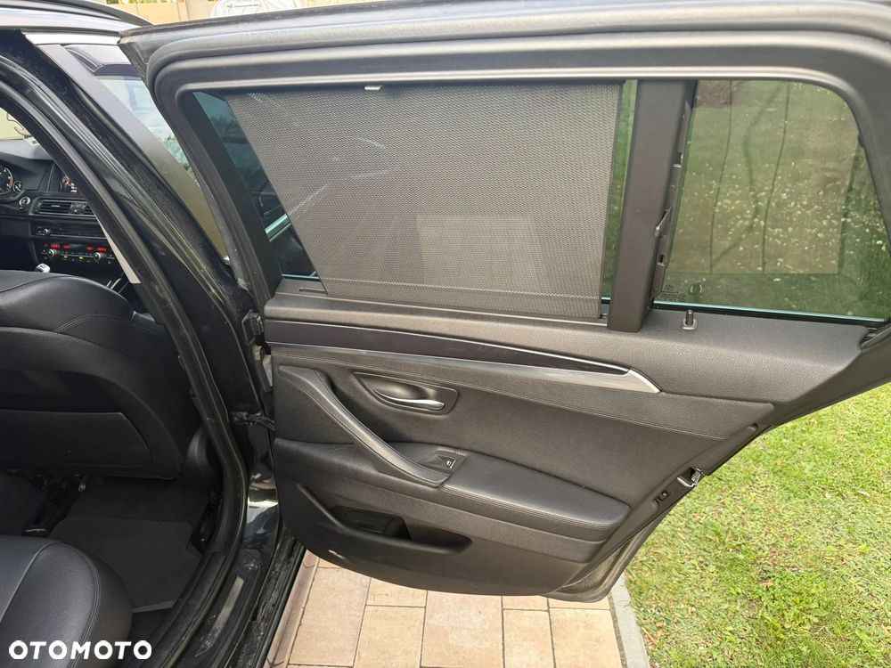 BMW Seria 5 520d xDrive - 14