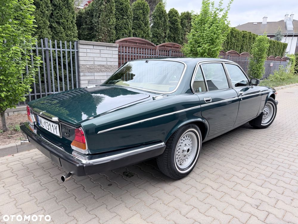 Jaguar XJ - 8