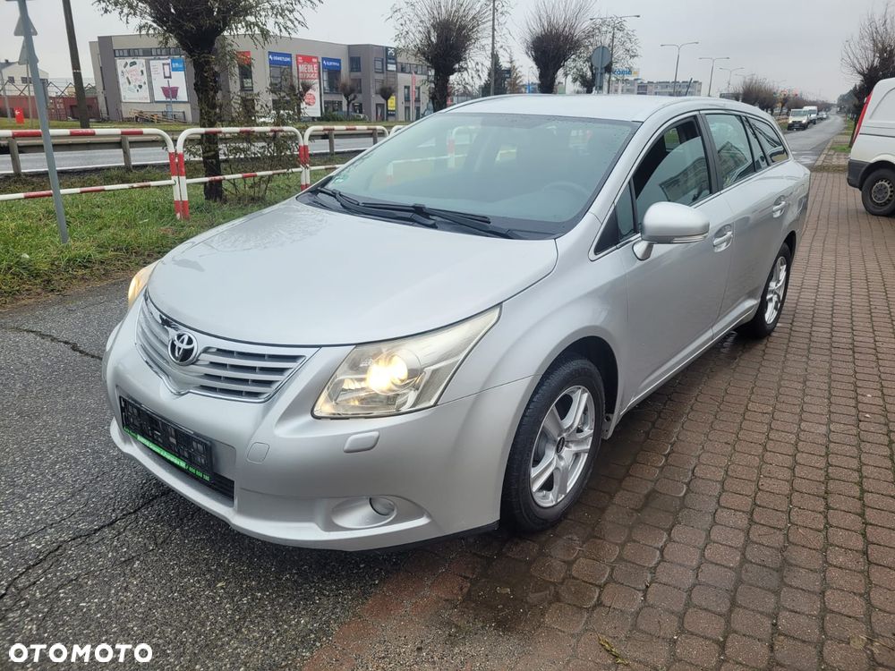 Toyota Avensis 1.8 Comfort - 1