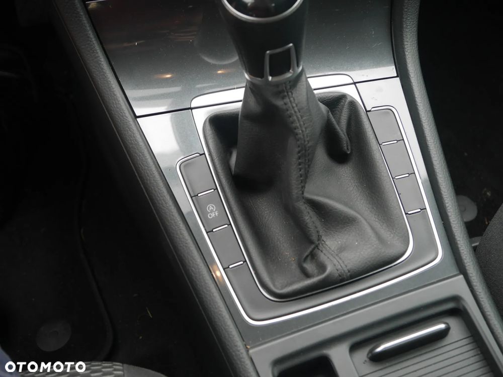 Volkswagen Golf VII 1.6 TDI BMT Comfortline - 18