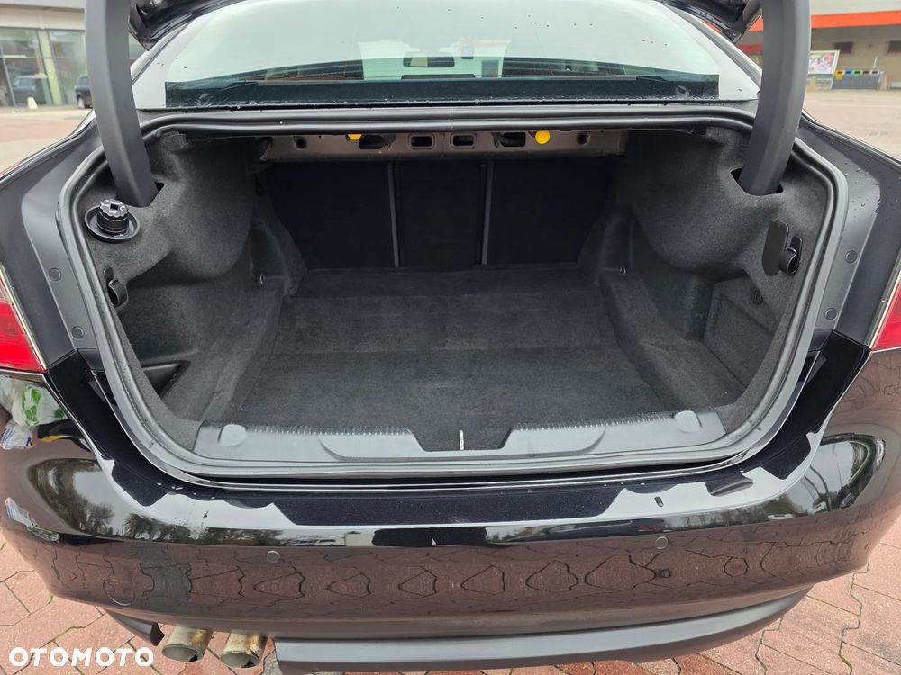 Jaguar XE 20d Prestige - 17