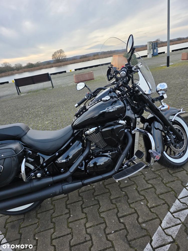 Suzuki Intruder - 1
