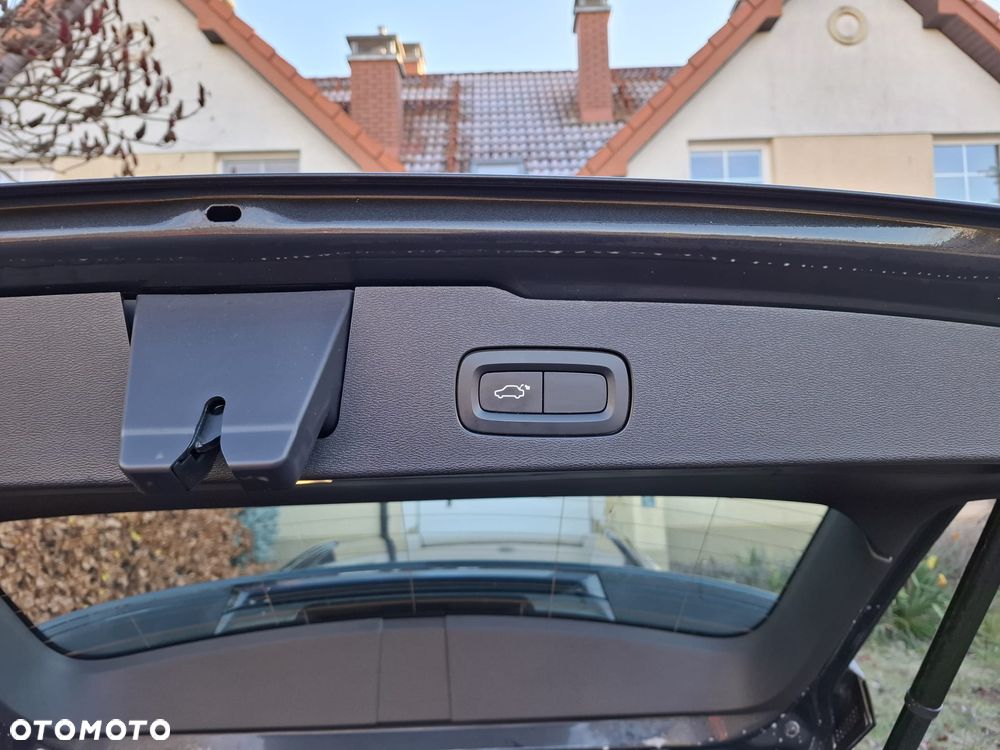 Volvo V60 D3 R-Design - 28