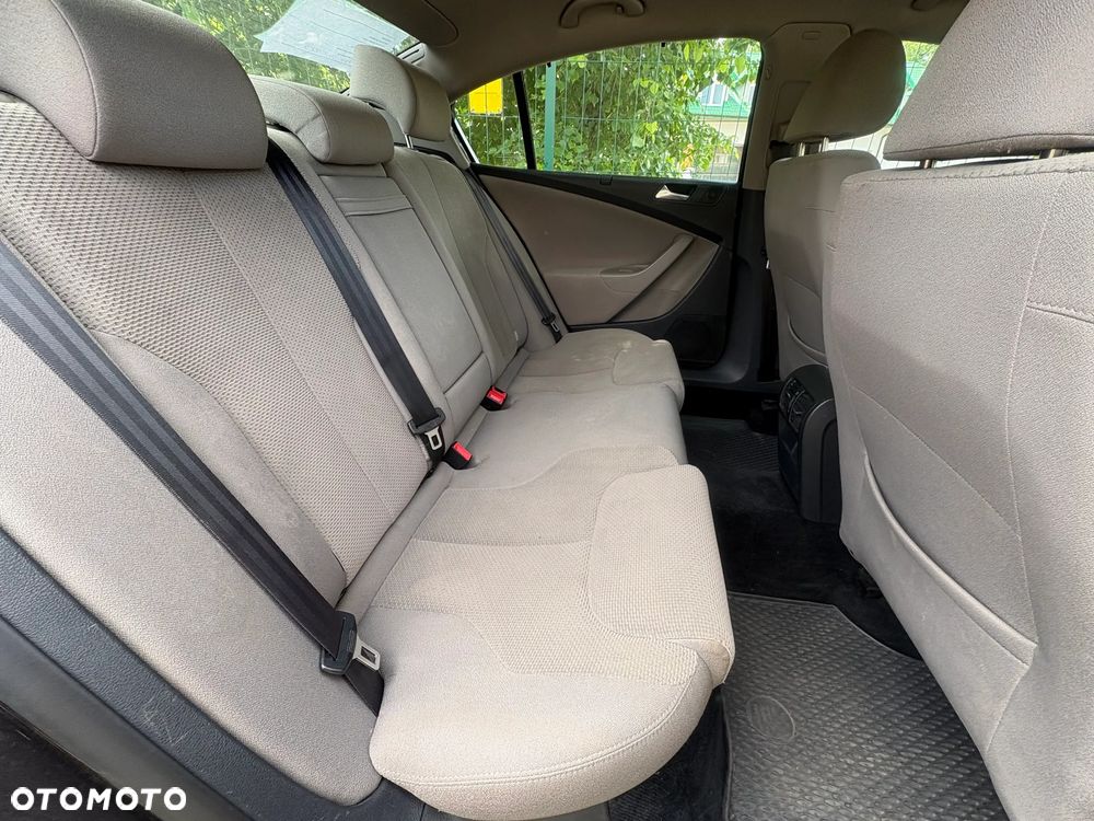 Volkswagen Passat 2.0 TDI Comfortline - 12