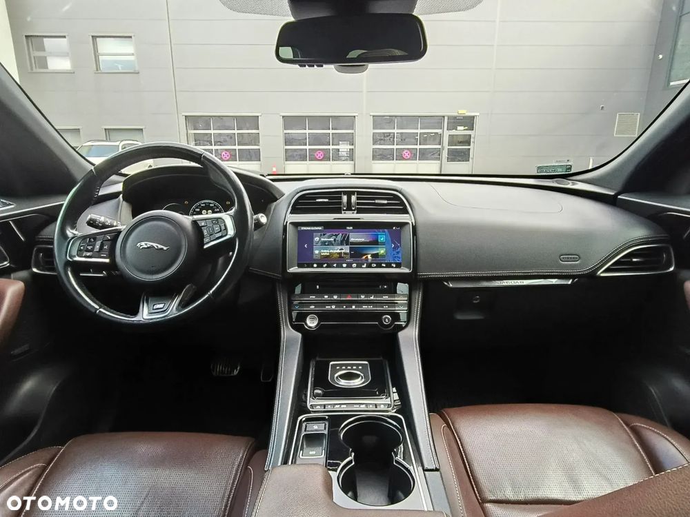 Jaguar F-Pace S AWD - 12