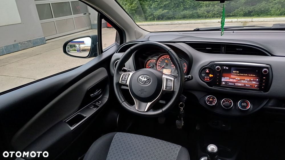 Toyota Yaris 1.0 Premium EU6 - 18