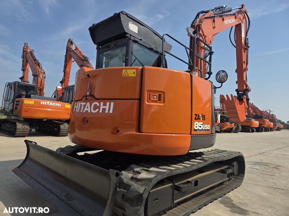 Hitachi ZX85, 8,65 tone, Ad sapare 5m, 2022, 2.427 ore, CUPLA RAPIDA HIDRAULICA+3 CUPE NOI, inst picon pe brate, latime 2,2m, senile cauciuc 90% ok, aer conditionat, computer, reviziile efectuate, ridica aprx 4 tone, leasing 4 ani, CA NOU-PROMOTIE 62.900 EUR - 18