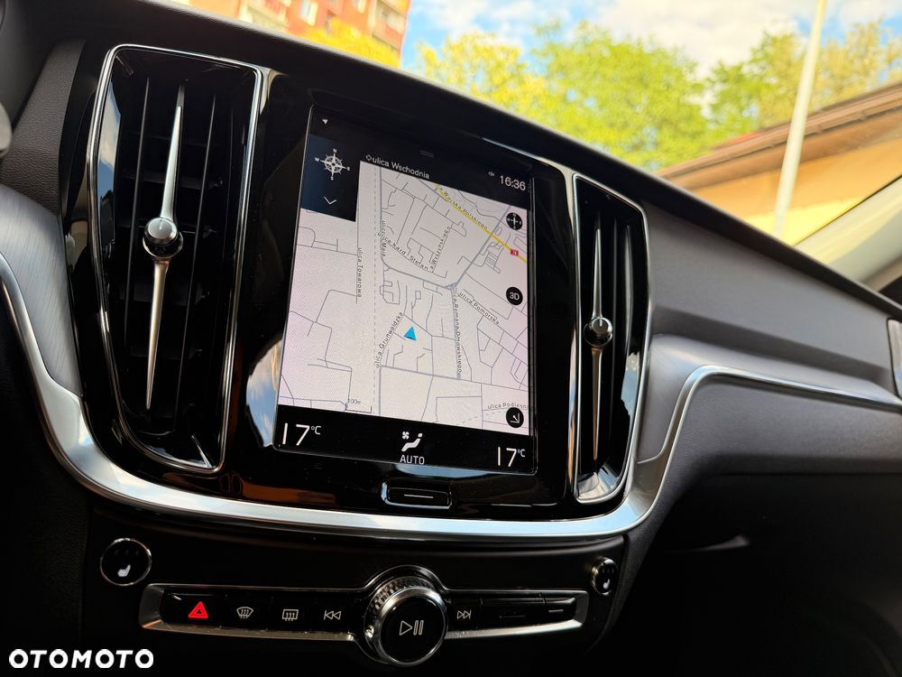 Volvo V60 B3 B DKG Momentum Pro - 12