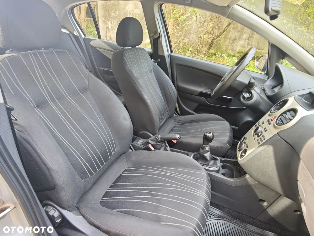 Opel Corsa 1.4 16V Cosmo - 17