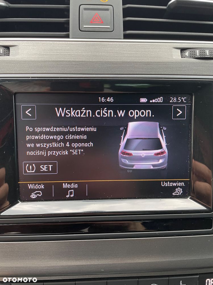 Volkswagen Golf 1.6 TDI DPF Highline - 29