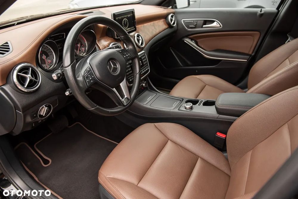 Mercedes-Benz GLA 220 CDI 4Matic 7G-DCT - 15