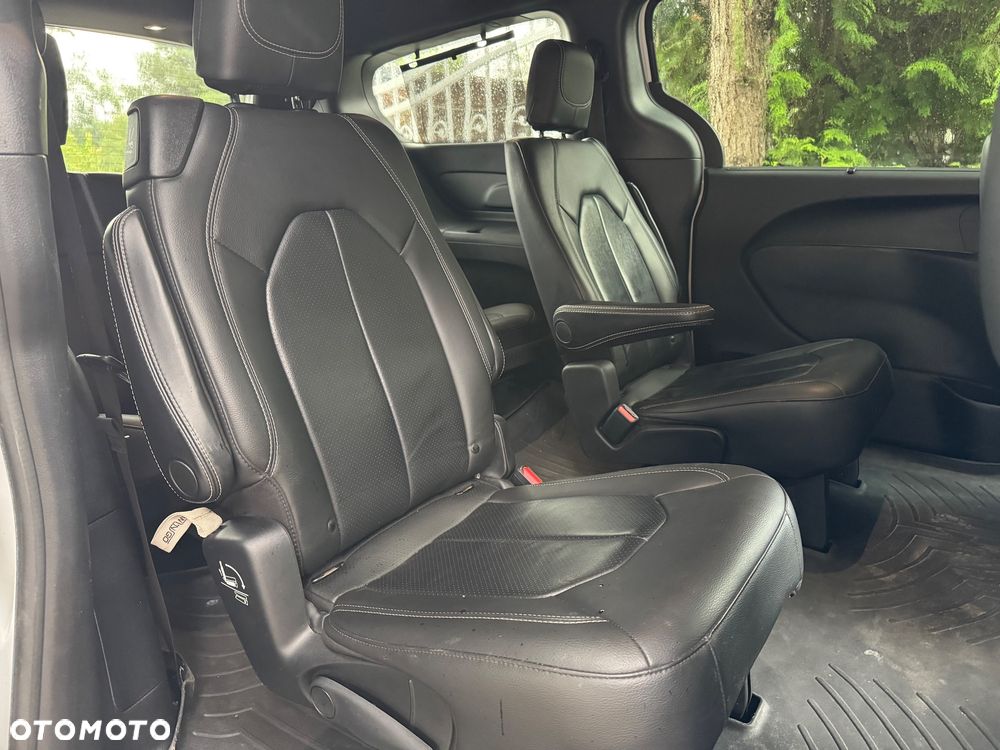 Chrysler Pacifica - 22