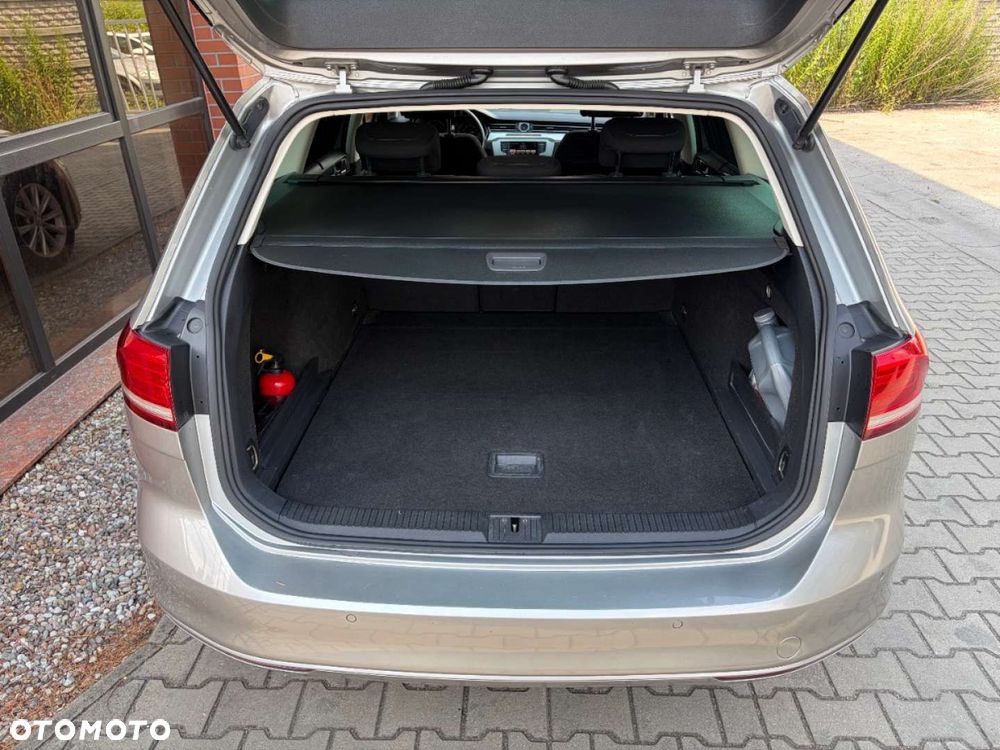 Volkswagen Passat Variant 2.0 TDI SCR DSG BlueMotion Comfortline - 31