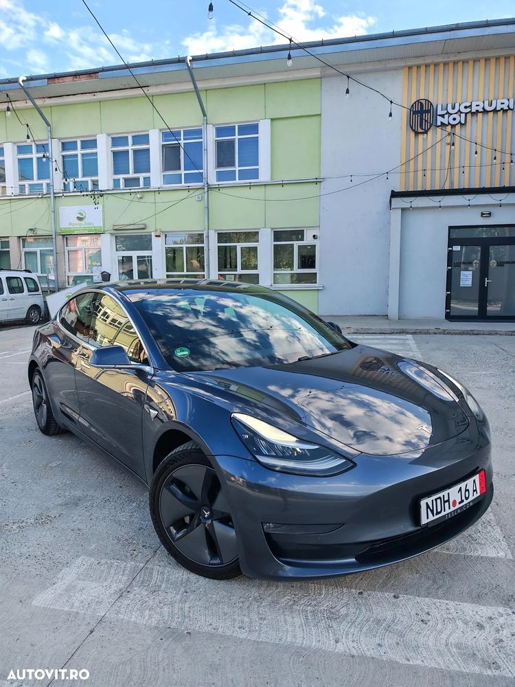 Tesla Model 3 - 1