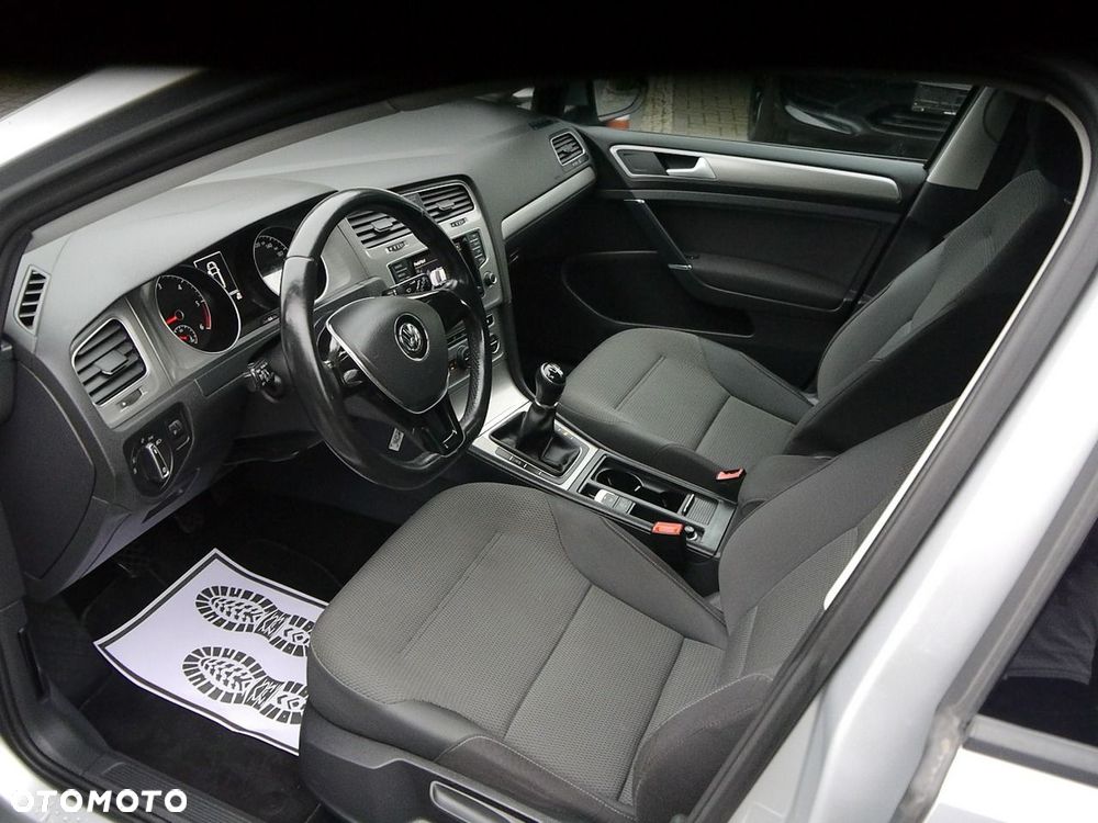 Volkswagen Golf 1.6 TDI BlueMotion Technology Comfortline - 24