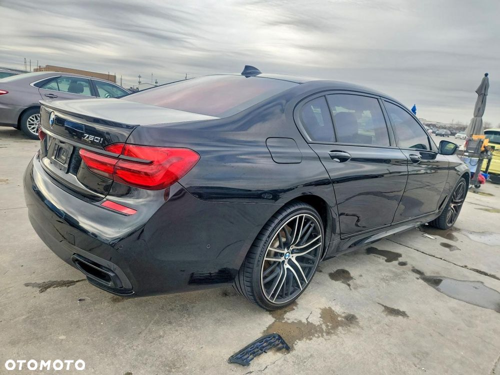 BMW Seria 7 750i xDrive - 3