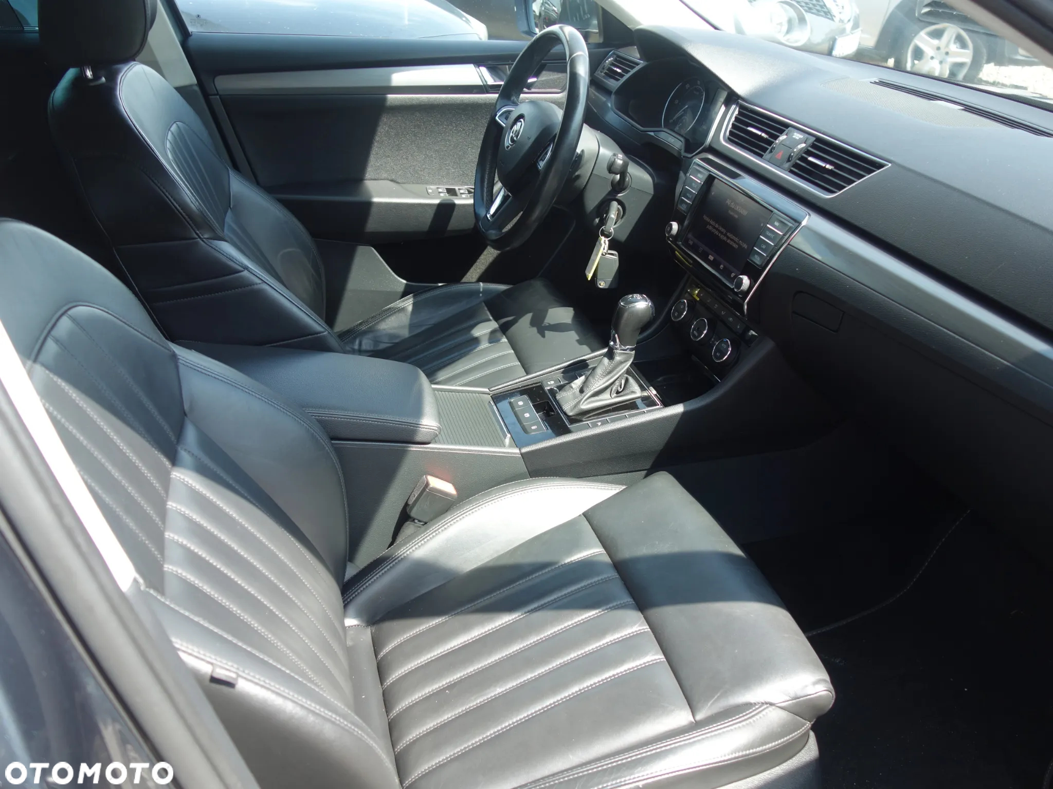 Skoda Superb Combi 2.0 TDI DSG Ambition - 8