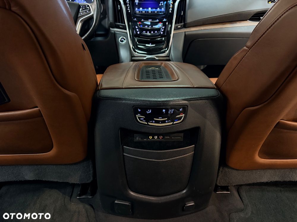 Cadillac Escalade - 31