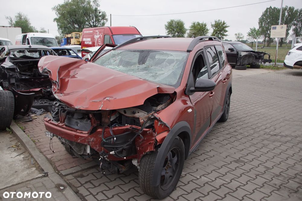 Auto na części - Dacia Jogger Lift 1.0 TCE ECO-G 91 KM H4D480 JT4018 2023R Silnik Skrzynia Drzwi Klapa Zderzak Błotnik Lampa Lusterko Klamka Szyba Deska Kokpit Sterownik Moduł Czujnik Licznik Wyświetlacz Panel - 1