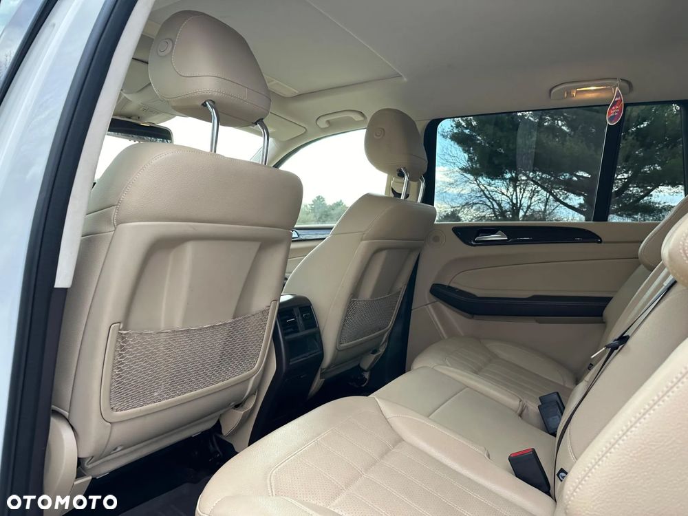 Mercedes-Benz GLS - 27