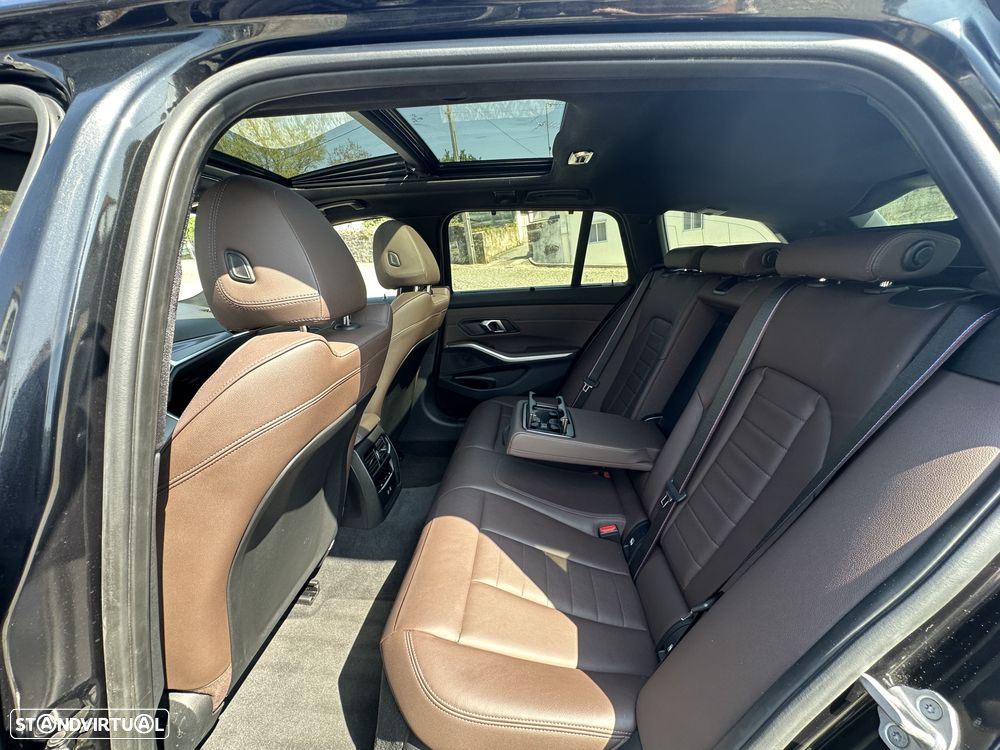 BMW 330 e Pack Desportivo M Pro Auto - 30