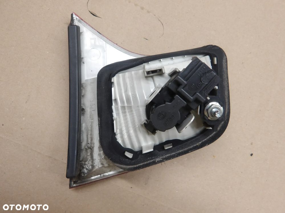 AUDI A4 B7 SEDAN 04-08 2.0TDI LAMPA TYŁ TYLNA W KLAPE PRAWA LEWA - 4
