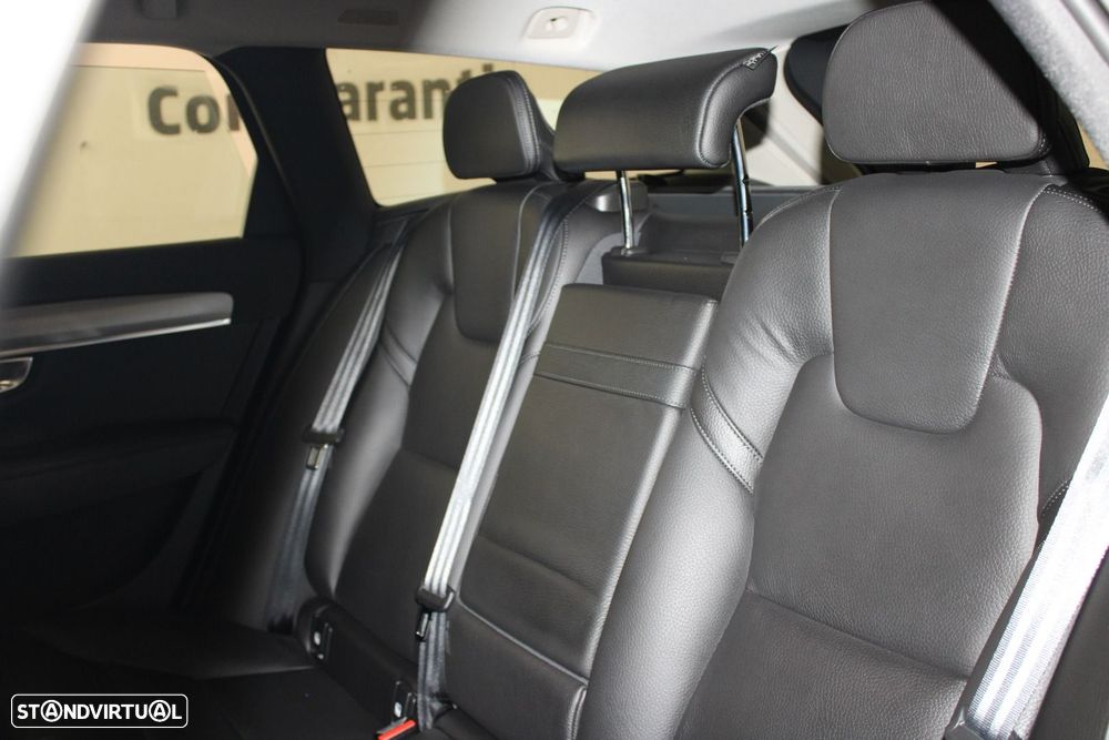 Volvo V90 2.0 T8 Momentum Plus AWD Geartronic - 25