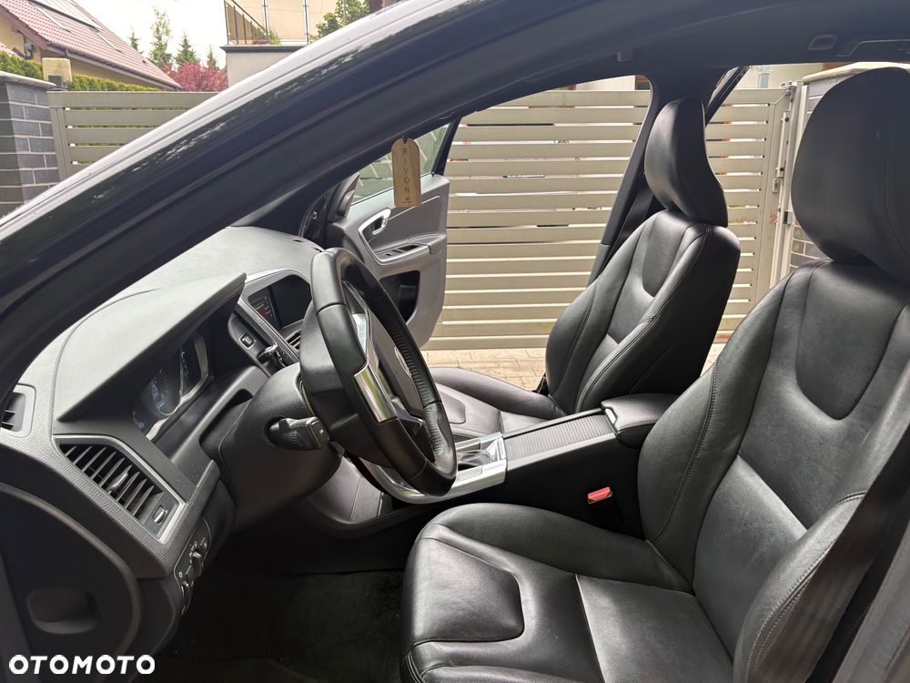 Volvo XC 60 D5 AWD Momentum - 12