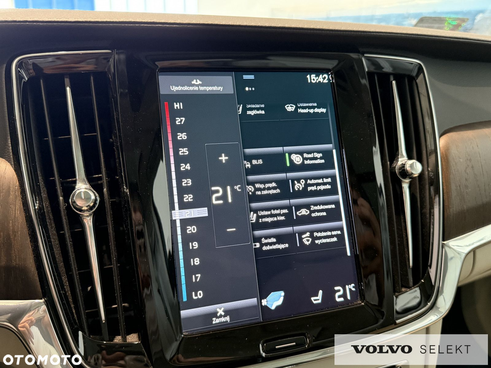 Volvo V90 Cross Country - 27