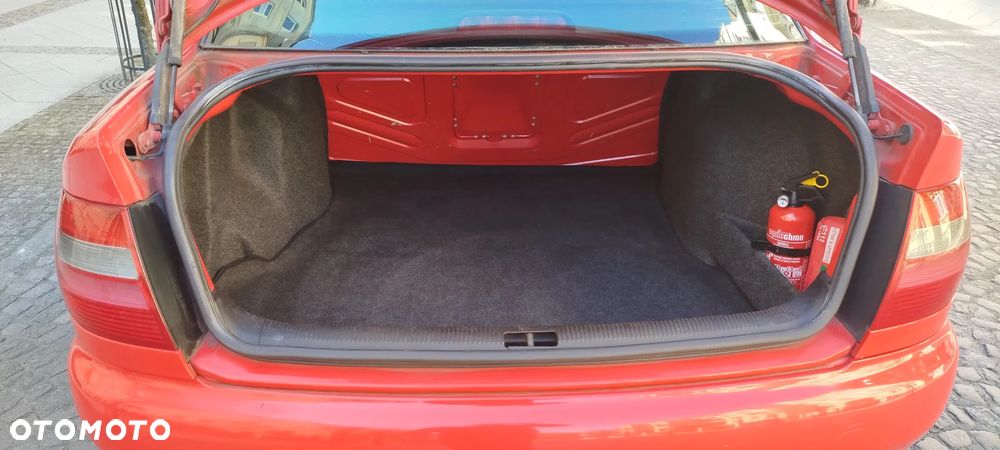 Audi A4 Limousine - 12