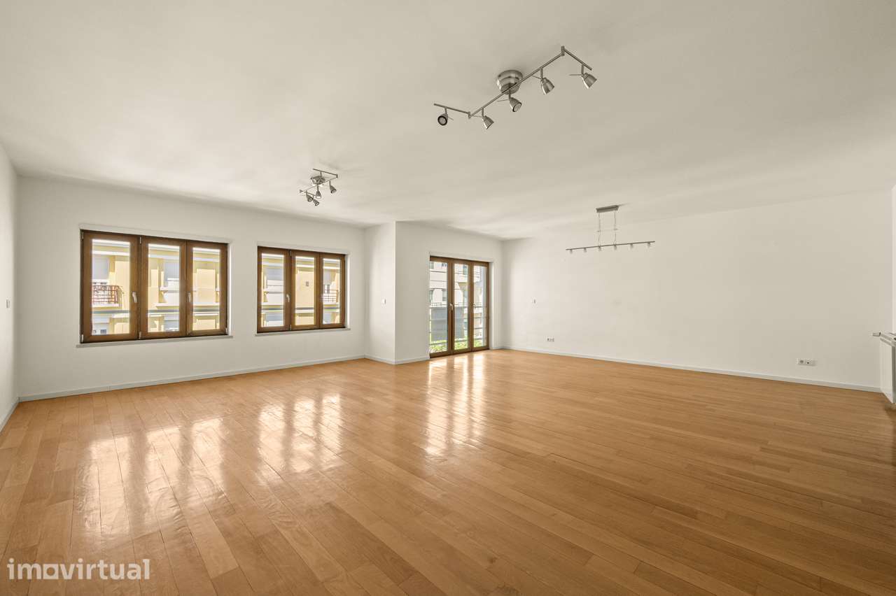 Apartamento T3 - Rua Rodrigo da Fonseca - Excelente estado - Grande imagem: 3/29