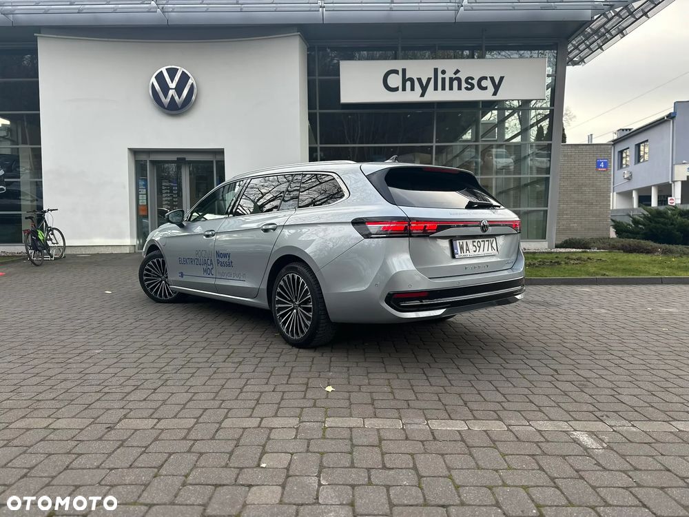 Volkswagen Passat - 4