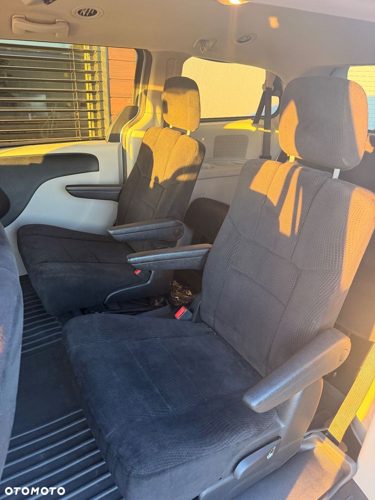 Dodge Grand Caravan - 16
