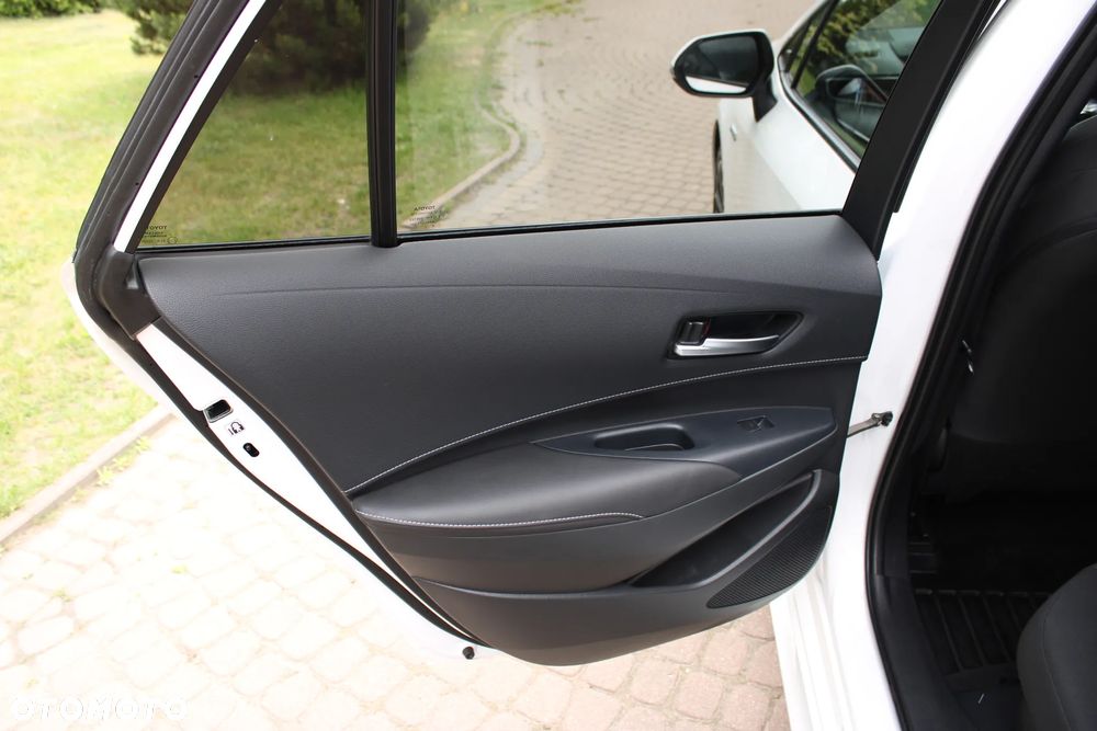 Toyota Corolla 2.0 Hybrid Comfort - 16