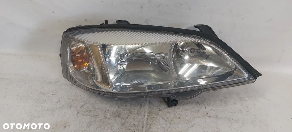 .  PRZOD PRZEDNIA LAMPA PRAWA OPEL ASTRA 2 G - 1
