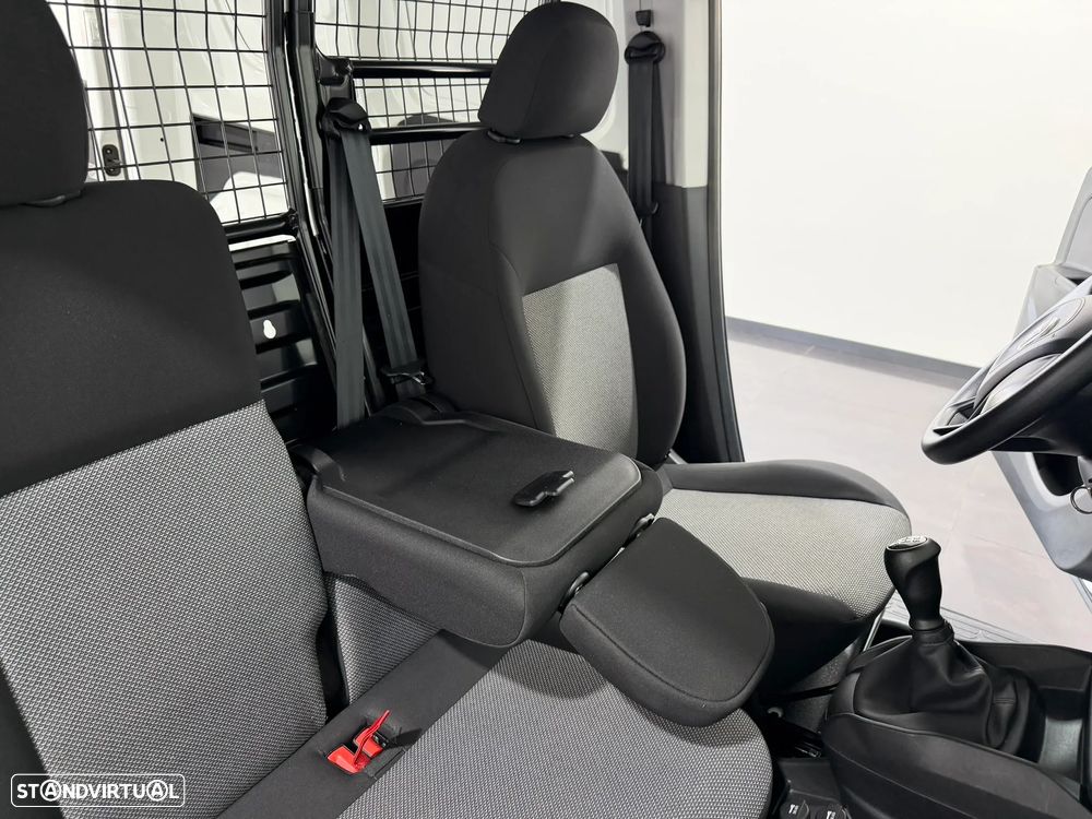 Fiat DOBLO CARGO 1.3 M-JET 95 CV - 3 LUGARES - IVA DEDUTIVÉL - 35